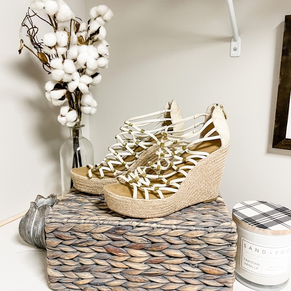 Vince Camuto Ivory Empire Studded Leather Fish Net Espadrille Wedges Size 10 - Picture 1 of 10